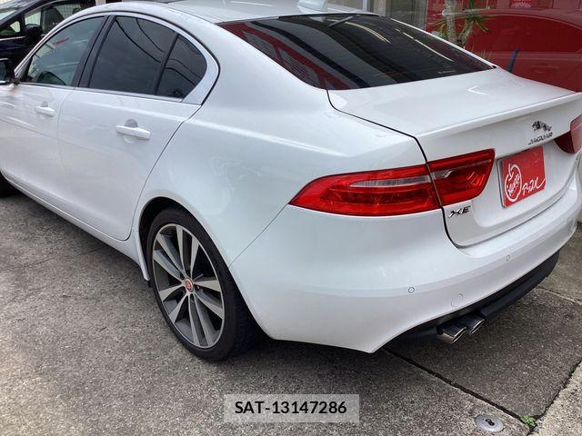 Jaguar XE 2017-12 7876996-24