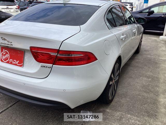 Jaguar XE 2017-12 7876996-25