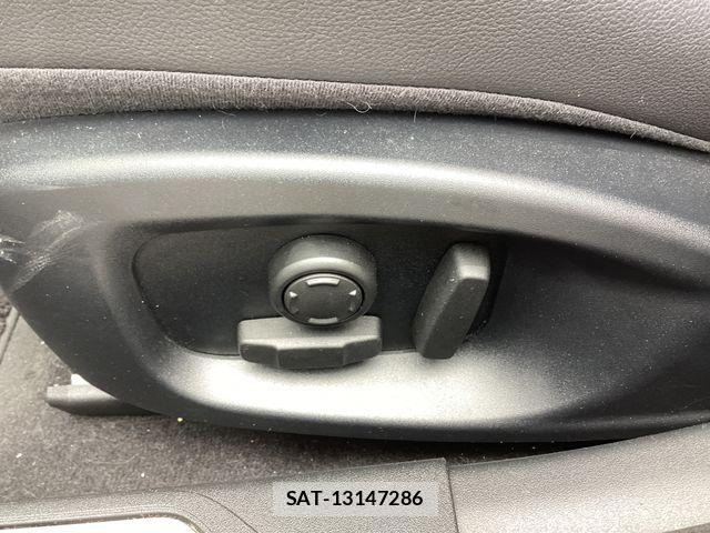 Jaguar XE 2017-12 7876996-27