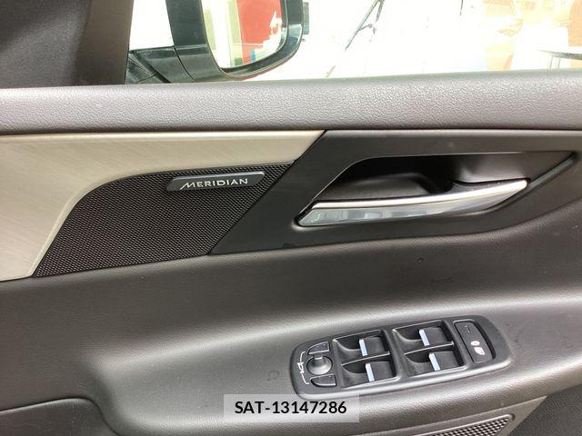 Jaguar XE 2017-12 7876996-28