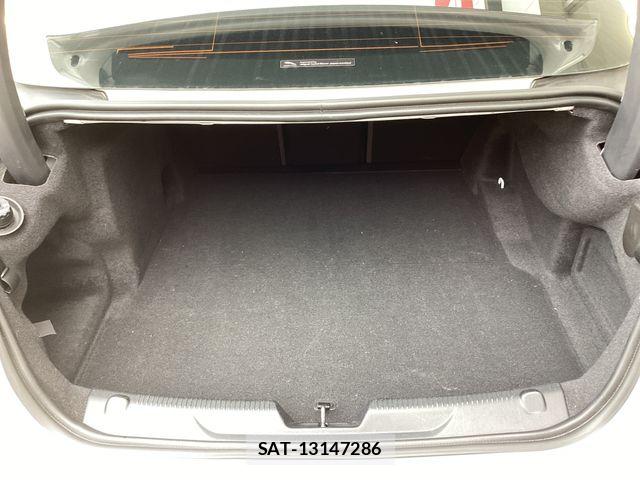 Jaguar XE 2017-12 7876996-29