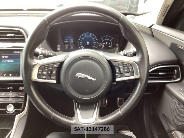 Jaguar XE 2017-12 7876996-4