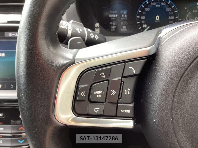 Jaguar XE 2017-12 7876996-5