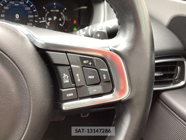 Jaguar XE 2017-12 7876996-6