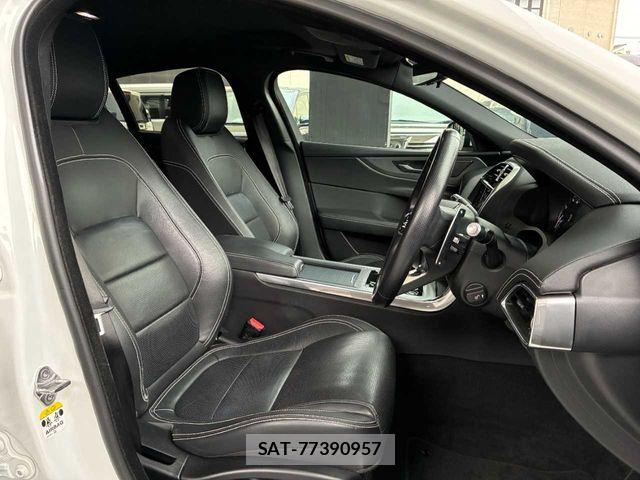 Jaguar XE 2020-01 7902759-15