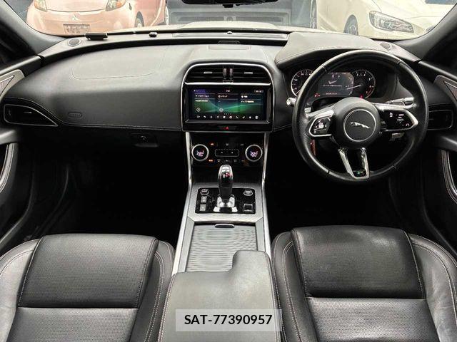 Jaguar XE 2020-01 7902759-1