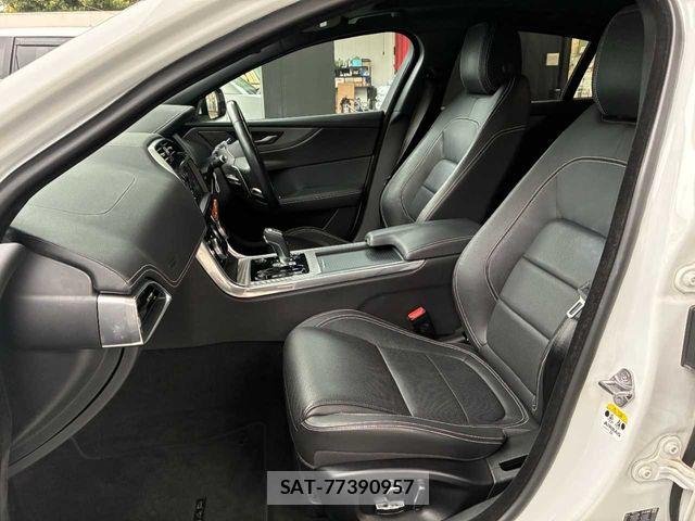 Jaguar XE 2020-01 7902759-20