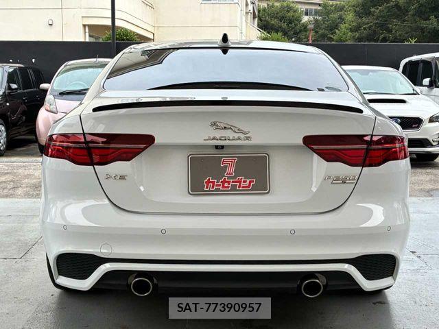 Jaguar XE 2020-01 7902759-24