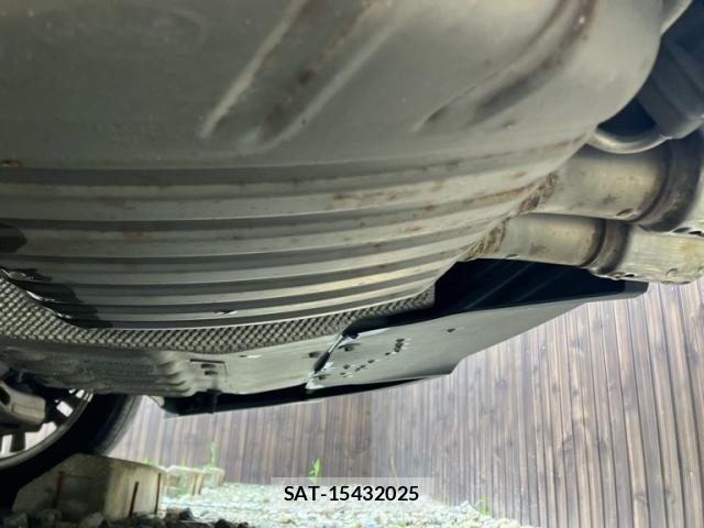 Jaguar XE 2017-10 8074125-9