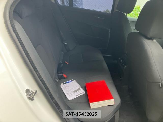 Jaguar XE 2017-10 8074125-15