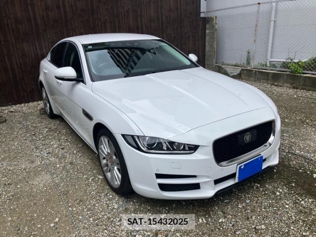 Jaguar XE 2017-10 8074125-1
