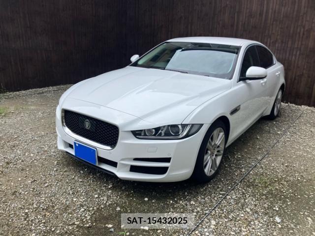 Jaguar XE 2017-10 8074125-2
