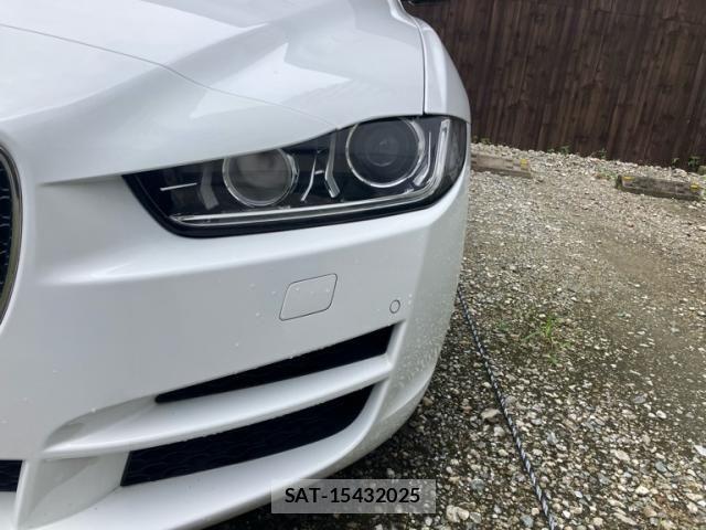 Jaguar XE 2017-10 8074125-3