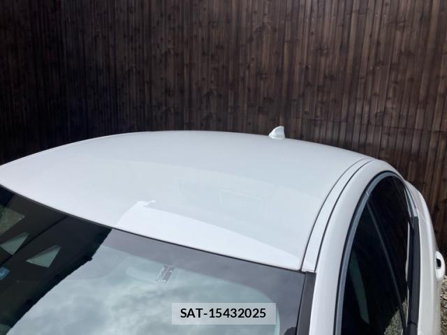 Jaguar XE 2017-10 8074125-4