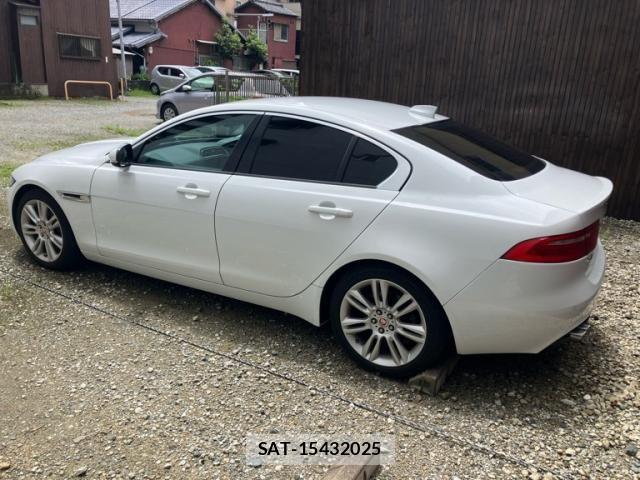 Jaguar XE 2017-10 8074125-7