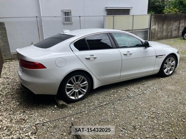 Jaguar XE 2017-10 8074125-8