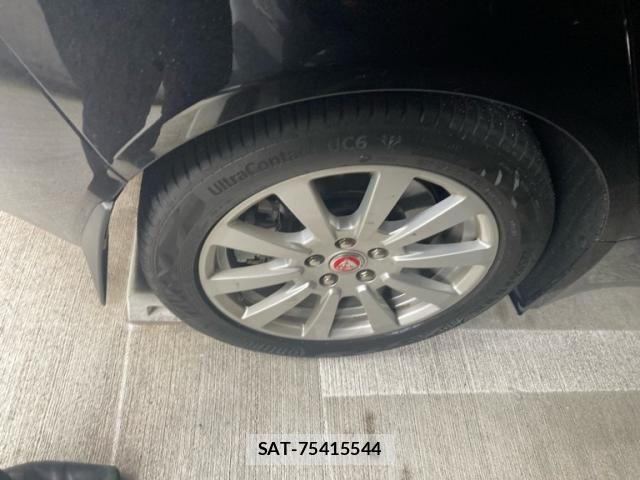 Jaguar XE 2017-08 8074127-9