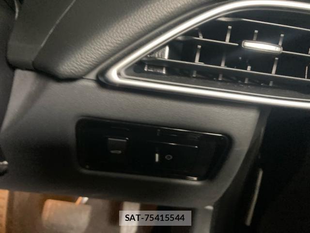 Jaguar XE 2017-08 8074127-12