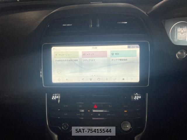 Jaguar XE 2017-08 8074127-13