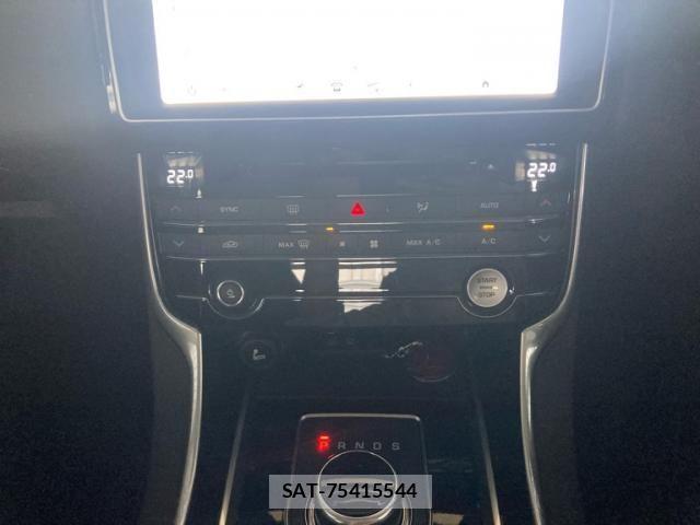 Jaguar XE 2017-08 8074127-14