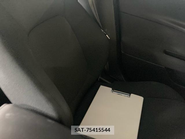 Jaguar XE 2017-08 8074127-17