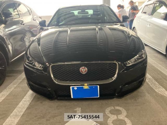 Jaguar XE 2017-08 8074127-1
