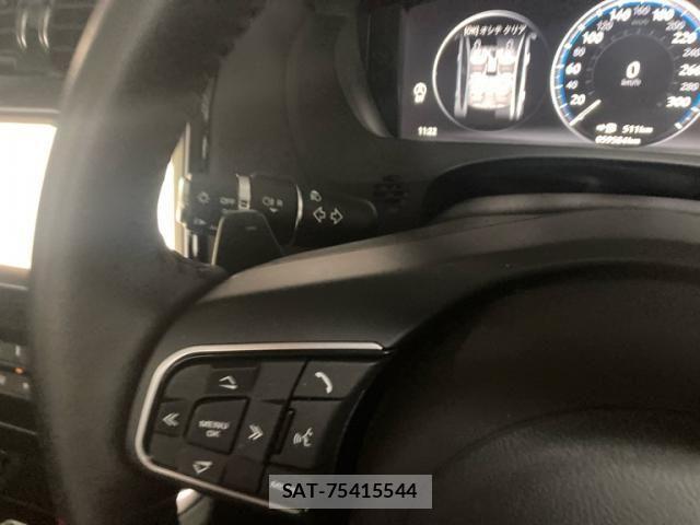 Jaguar XE 2017-08 8074127-20