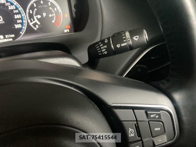 Jaguar XE 2017-08 8074127-21