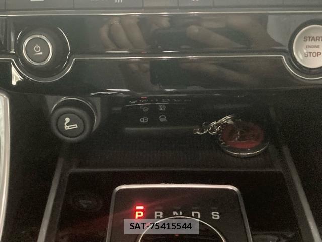 Jaguar XE 2017-08 8074127-27