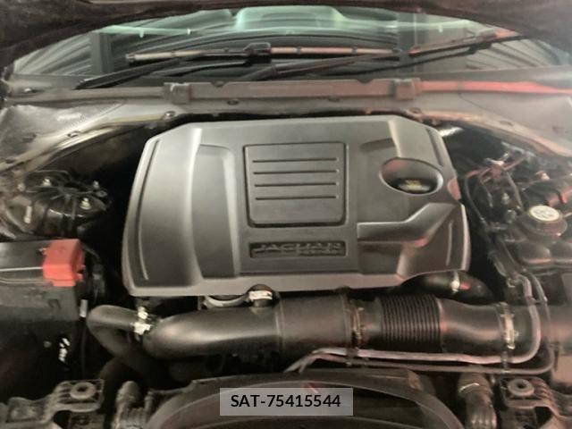 Jaguar XE 2017-08 8074127-28