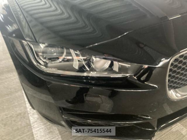 Jaguar XE 2017-08 8074127-29