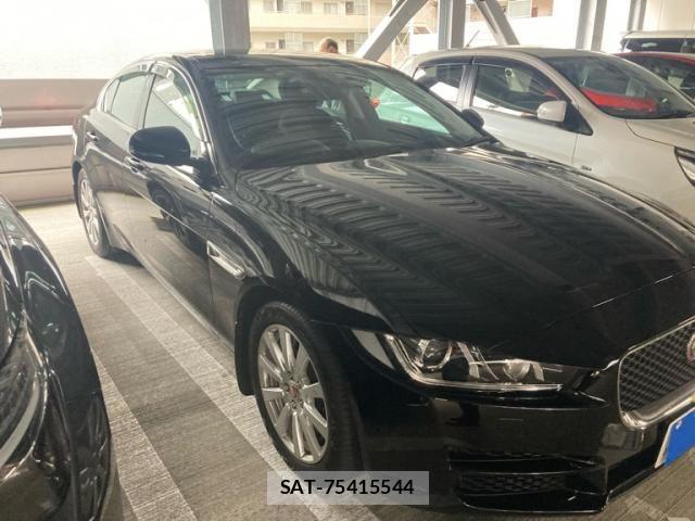 Jaguar XE 2017-08 8074127-3