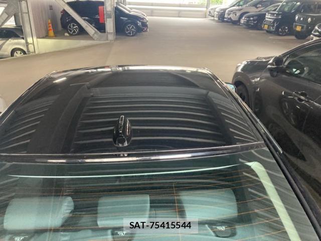 Jaguar XE 2017-08 8074127-7