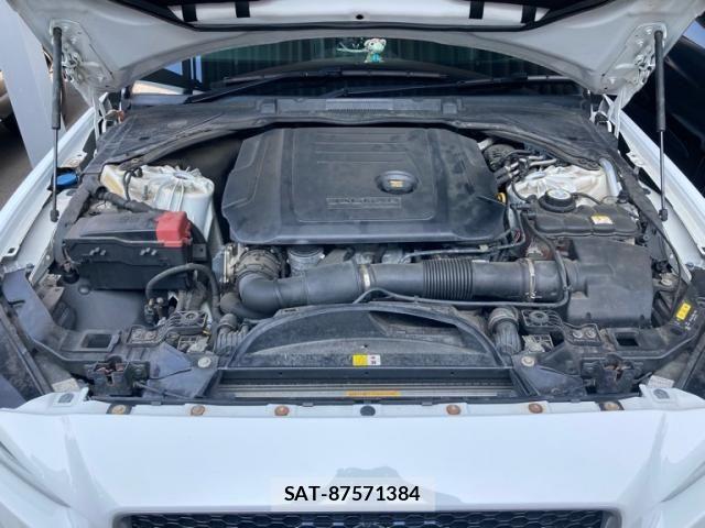 Jaguar XE 2016-05 8130649-9