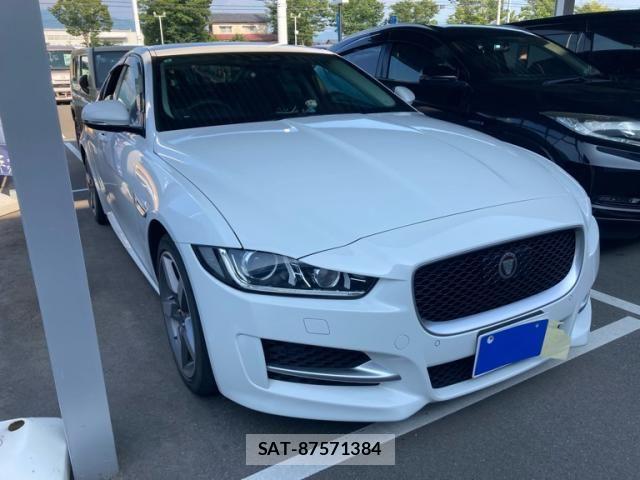Jaguar XE 2016-05 8130649-1