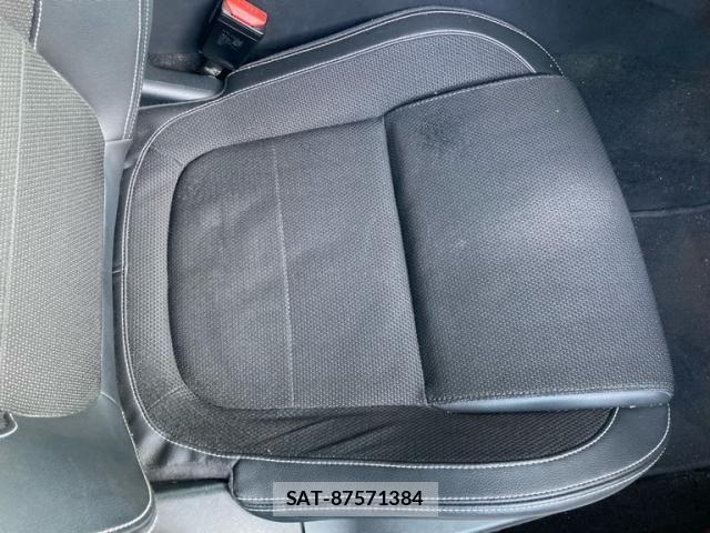 Jaguar XE 2016-05 8130649-21