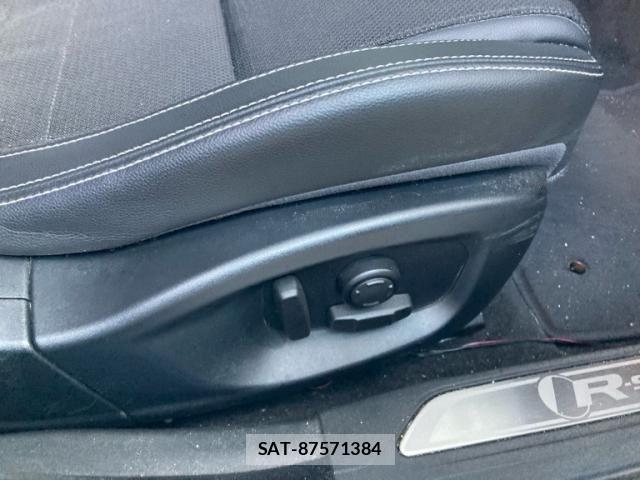 Jaguar XE 2016-05 8130649-22
