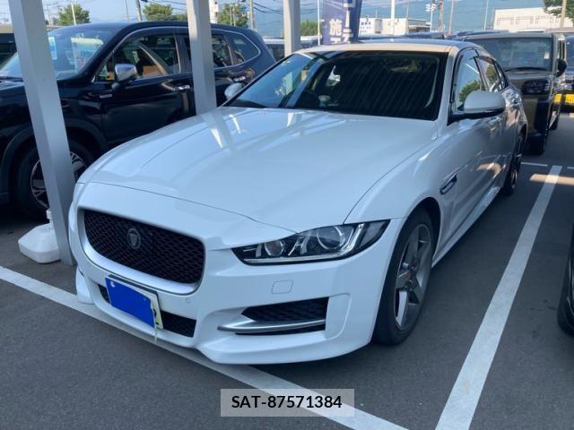 Jaguar XE 2016-05 8130649-2