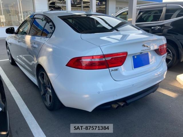 Jaguar XE 2016-05 8130649-3