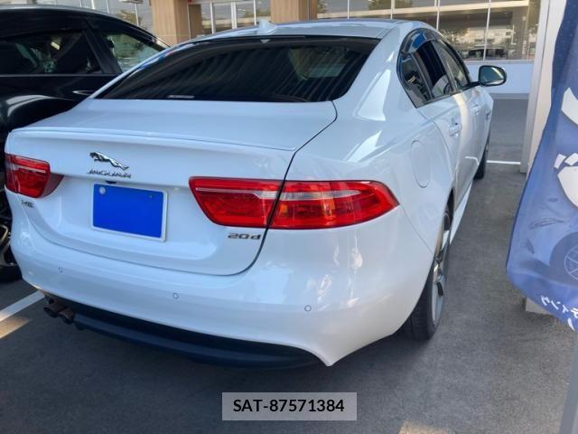 Jaguar XE 2016-05 8130649-4