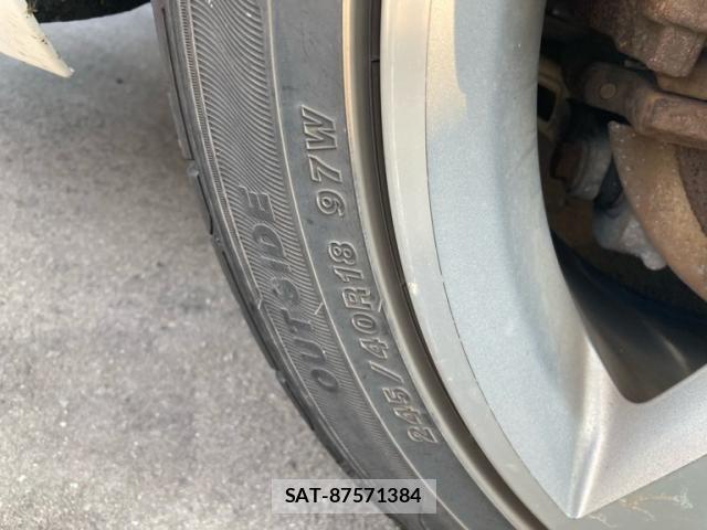 Jaguar XE 2016-05 8130649-8