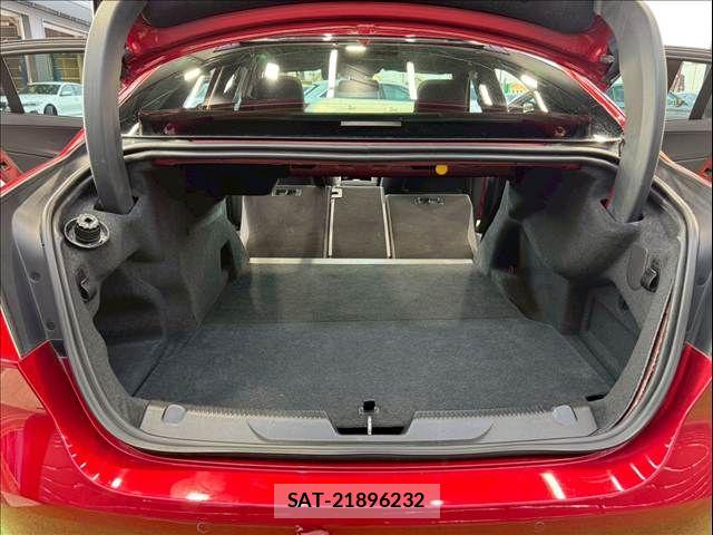 Jaguar XE 2017-03 8145936-13
