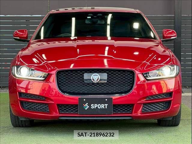 Jaguar XE 2017-03 8145936-14