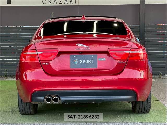 Jaguar XE 2017-03 8145936-15