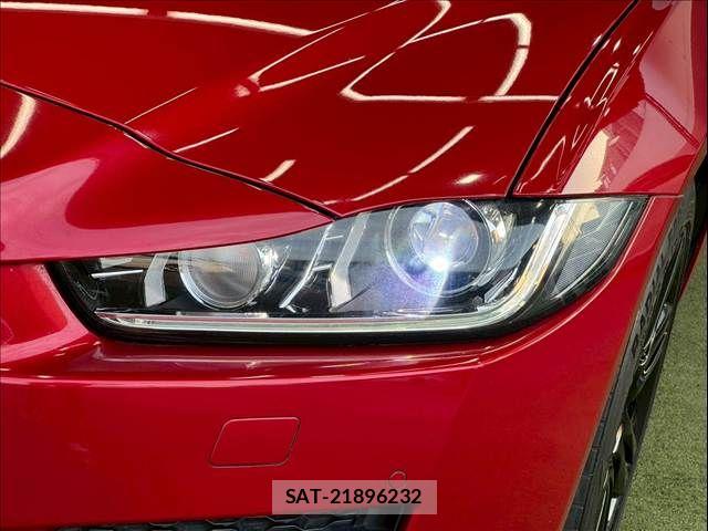 Jaguar XE 2017-03 8145936-19
