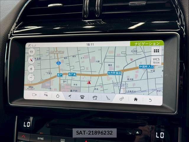 Jaguar XE 2017-03 8145936-2