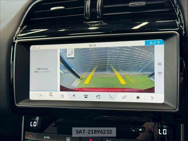 Jaguar XE 2017-03 8145936-3