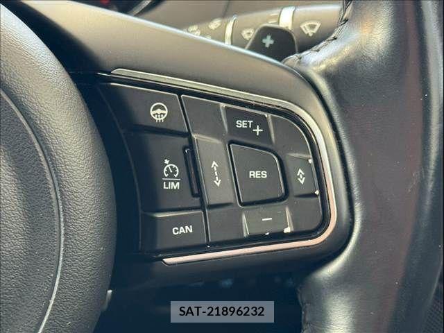 Jaguar XE 2017-03 8145936-7