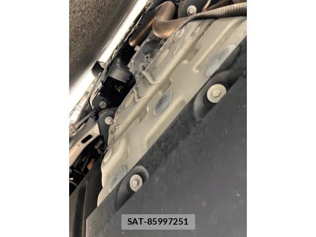 Jaguar XE 2020-10 8207984-10