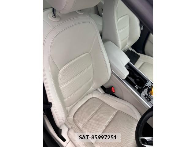 Jaguar XE 2020-10 8207984-12